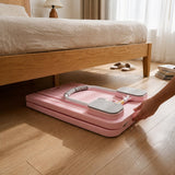 Planche de Pilates pliable Lyvae rose pliée et rangée sous un lit, gain de place